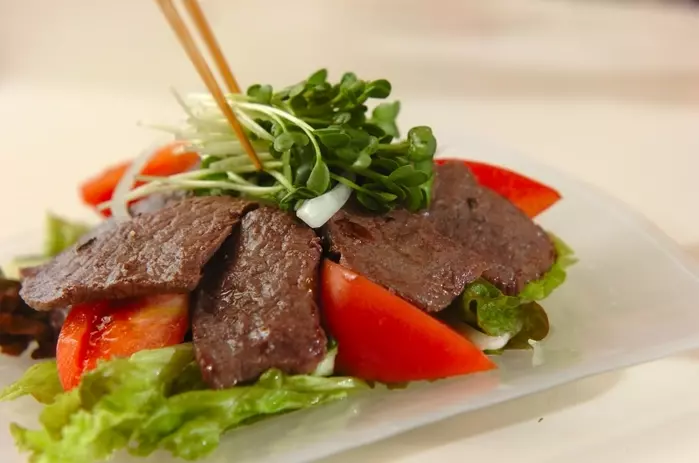 野菜たっぷり焼肉サラダの作り方2