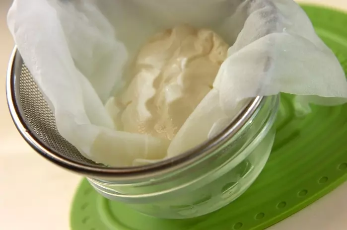 水切りヨーグルトのムースの下準備1