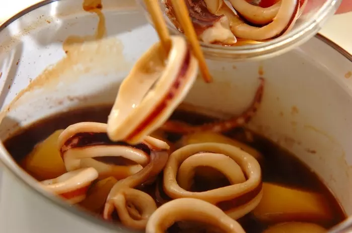 やわらかイカとほっくりジャガイモの煮物の作り方1