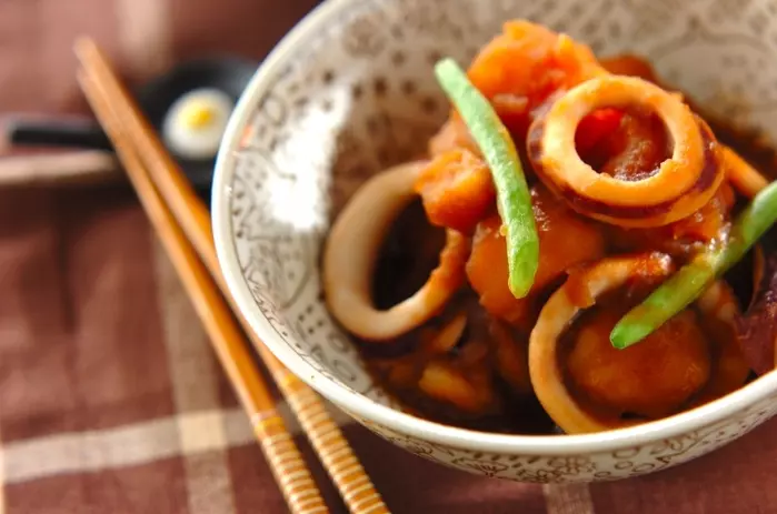 やわらかイカとほっくりジャガイモの煮物