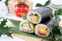 今からでも間に合う恵方巻き予約販売！「コンビニ VS 回転ずしチェーン」買うならどっち！？