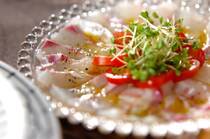 おもてなしに欠かせないカルパッチョ。今回はカルパッチョソースに大注目！基本のオリーブオイルとビネガーの組み合わせから、マスタードやワサビ、みそやナンプラーなどを加えた変化球アレンジなど16選ご紹介します。覚えておくと、おもてなしやイベントで活躍すること間違いなしです。