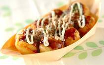 家族や友だちとワイワイ楽しみながら作れる「たこ焼き」。せっかくなら、お店のように外はカリッと、中はふわとろ食感に仕上げてみませんか？ コツを掴めば、おうちで簡単に再現できますよ。今回は、おうちたこ焼きをレベルUPできる、たこ焼きの基本の作り方をご紹介。