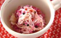 ドイツ料理といえばソーセージを思い浮かべる方が多いはず。ソーセージを挟んだパンを食べながら、ビールを飲んでいる光景は、まさにドイツらしいものです。ドイツでは寒い冬を乗り越えるため、ソーセージ以外にもさまざまな食材を保存食にして楽しむ食文化が発展しています。