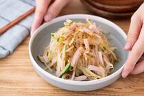 手間を最大限に省いた最高においしい春雨サラダのレシピです。レンジで簡単、夏でも重宝しますよ。