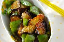 ナスのみそ炒めは、ナス単品でもおかずとして成立するうえ、ピーマンや厚揚げ、豚肉など様々な具材とも相性が良いごはんに抜群に合うおかずのひとつ。<br />今回は、ナスのみそ炒めの基本レシピから、具材アレンジ、そして味付けアレンジまで幅広くご紹介。夏野菜のナスで作るみそ炒め、何を作ろうか悩んだ時にオススメですよ