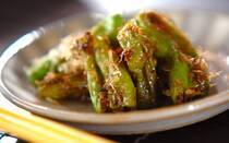 独特のほろ苦さがおいしい「シシトウ」は火の通りが早いので、切らずにそのまま調理可能。鮮やかな緑色が料理に華やかさをプラスしてくれて使い勝手抜群です。そこで今回は、10分以内で作れるシシトウの時短レシピ【17選】をご紹介。シシトウのレパートリーが少ない方、大量消費したい方は必見です。