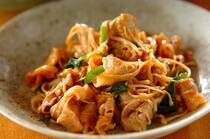 豚のしゃぶしゃぶ肉は、野菜や豆腐などの食材を巻いてかさ増しできたり、サッと茹でて野菜と和えたり、いつものおかずがカロリーオフで作れます。今回は、豚のしゃぶしゃぶ肉を使いこなすアレンジレシピを20選ご紹介します！薄切りですが出番はたくさん！何を作ろうか迷った時の参考にしてくださいね。