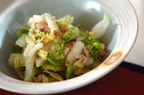 お鍋のシーズンに欠かせない白菜は、お鍋以外にも、サラダや炒め物で大活躍！中でも簡単に作れておはしが止まらないのが、ツナや塩昆布などと合わせた「無限白菜」。今回は、ツナや塩昆布と合わせた無限に食べられる白菜レシピを5選ご紹介します。