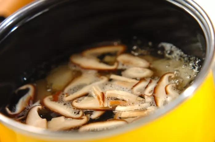 里芋のみそ汁の作り方2