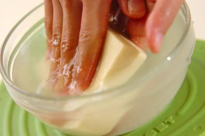 高野豆腐の含め煮の下準備1