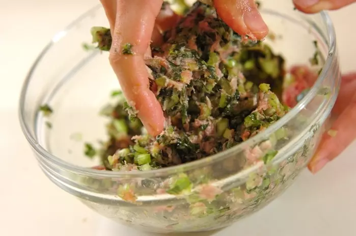 小松菜たっぷり餃子の作り方1