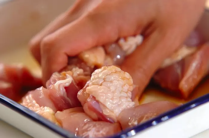 鶏の唐揚げの下準備1