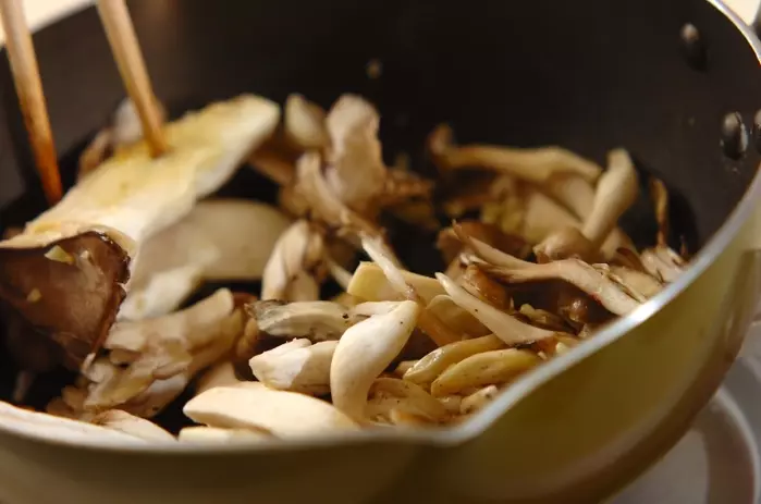 キノコのホットサラダの作り方1