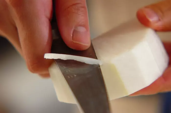 ピリ辛ブリ大根の下準備1