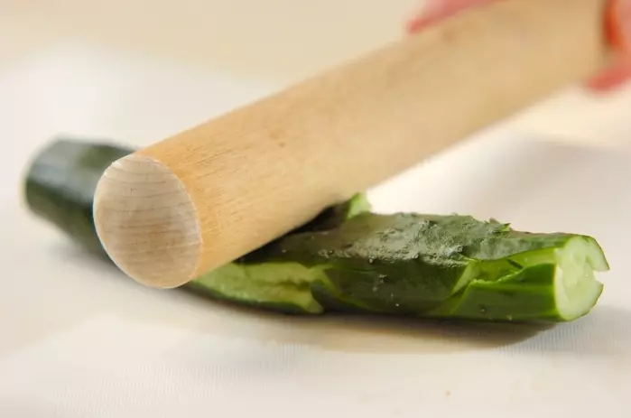 簡単5分!たたききゅうり ポリポリ箸が止まらない by西川 綾さんの下準備1