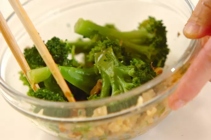 ブロッコリーのクルミ和えの作り方1