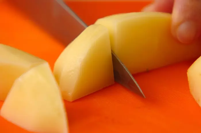 サーモンのタルタルサラダの下準備3