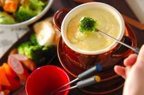 2024年1月16日(火)の献立は「おうちで簡単！子どもと楽しむチーズフォンデュby西川綾さん」の献立。みんなでワイワイできるチーズフォンデュ。天ぷら粉で作るケ...