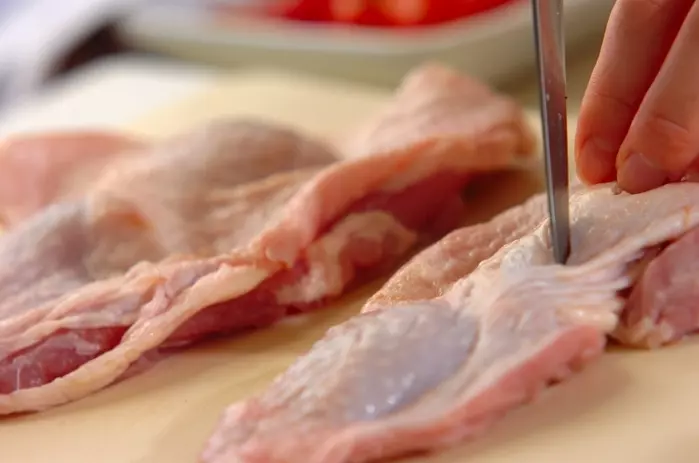 チキンソテーの下準備1