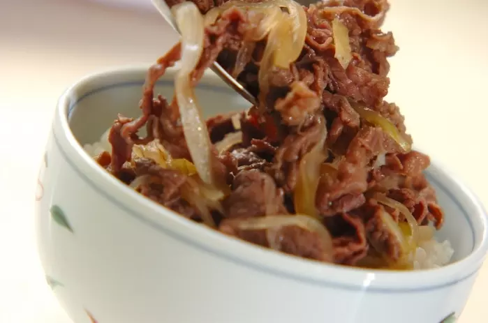 人気の丼もの!簡単にできる基本の牛丼の作り方2