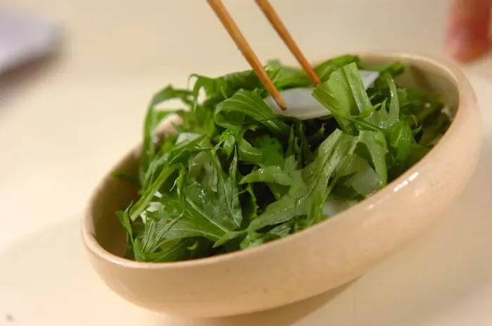 カブと水菜のサラダの作り方1