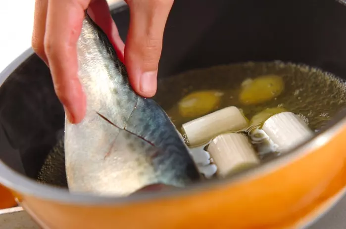 サバのみそ煮の作り方1