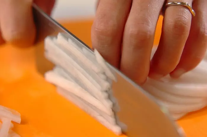 大根とリンゴのサラダの作り方1