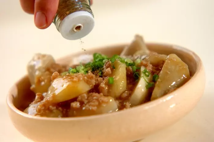 里芋の鶏そぼろあんの作り方4