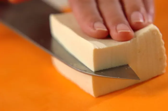 セロリとリンゴの白和えの下準備1