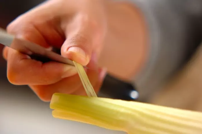 セロリとリンゴの白和えの作り方1