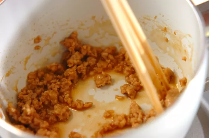 里芋の鶏そぼろあんの作り方2