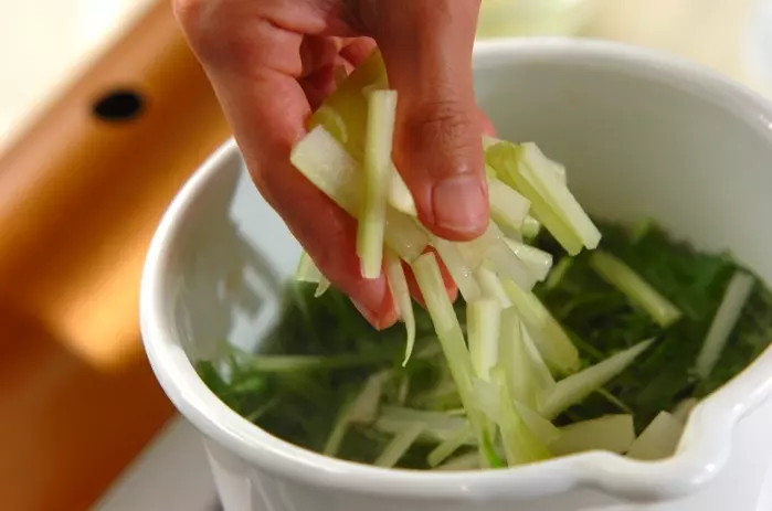 セロリのかき玉汁の作り方1