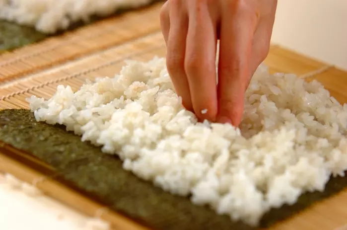 具材たっぷり恵方巻きの作り方8