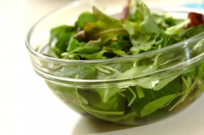 スモークサーモンのサラダの下準備1