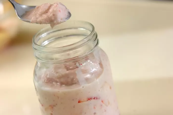 イチゴとバナナのつぶつぶスムージーの作り方2