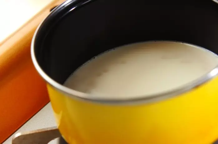 甘酒の牛乳割りの作り方1