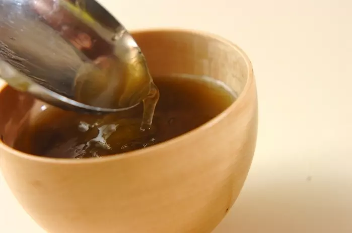 梅干しとミツバのおすましの作り方2