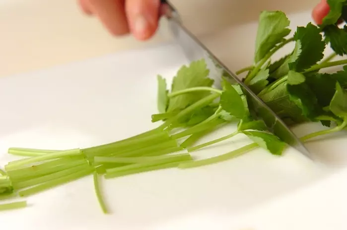 梅干しとミツバのおすましの下準備1