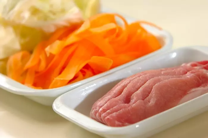 ゴマダレでごはんがススム!キャベツたっぷりやわらか豚しゃぶの下準備1