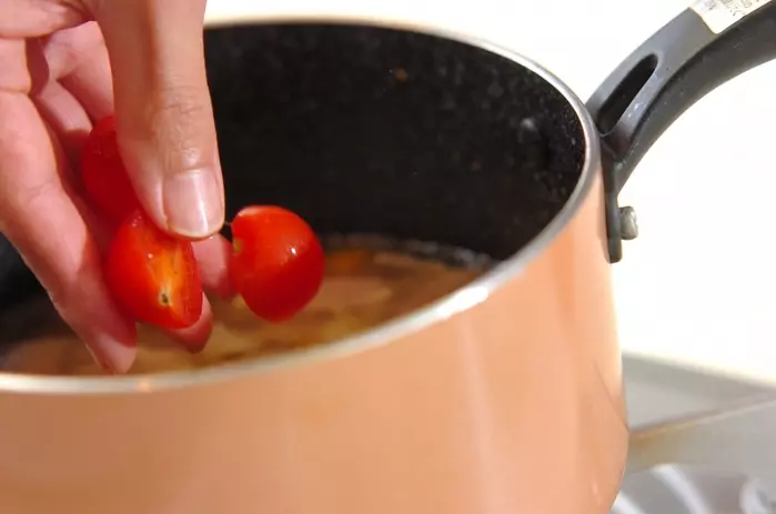 プチトマトのコンソメスープの作り方3