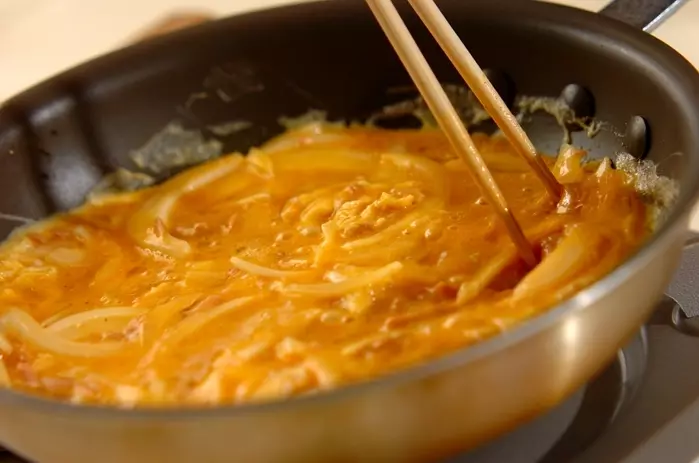ツナと玉ネギの卵焼きの作り方2