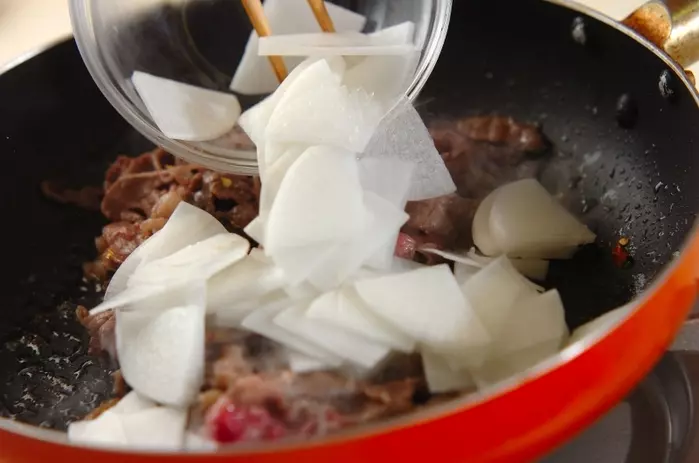 牛肉と大根のきんぴら風の作り方1