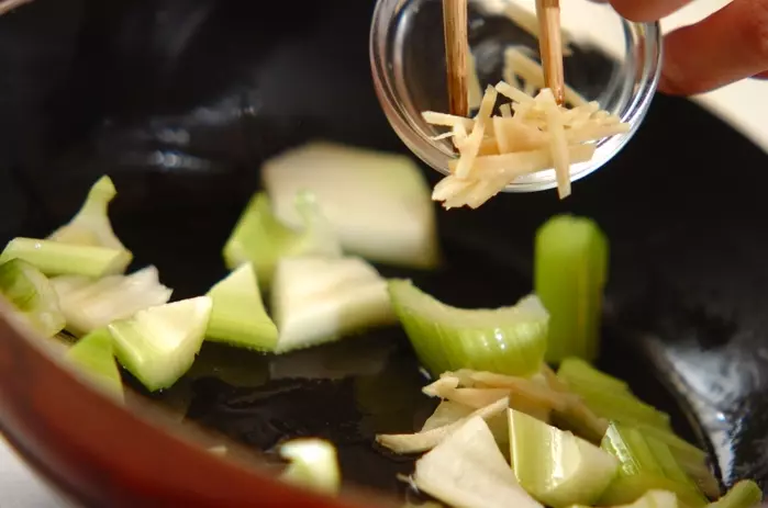 セロリの中華炒めの作り方1