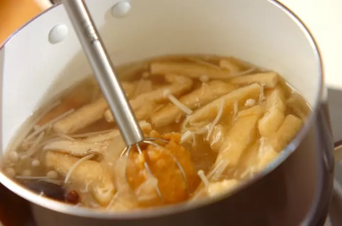 キノコとお揚げのみそ汁の作り方2
