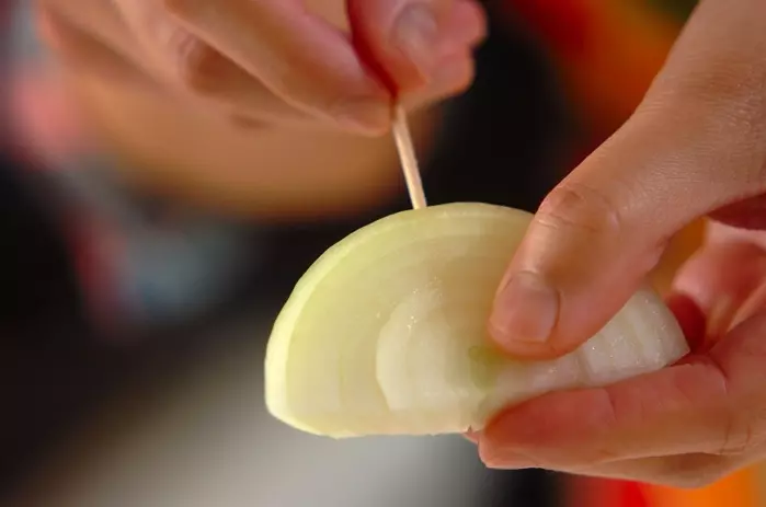 玉ネギと豚のひと口カツの下準備1