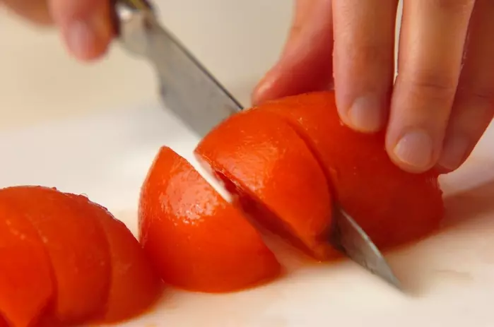 トマトと豆のビネガーサラダの下準備1