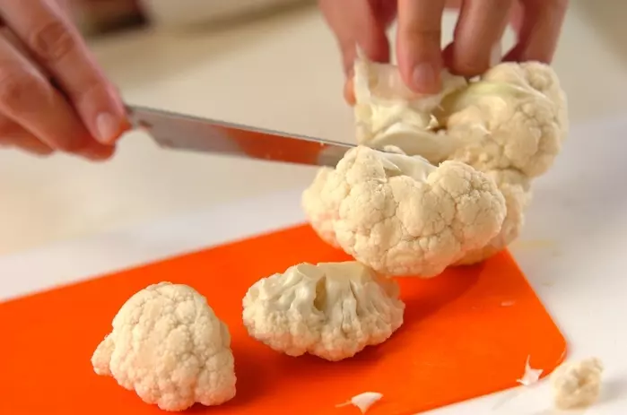 カリフラワーのミネストローネの下準備1