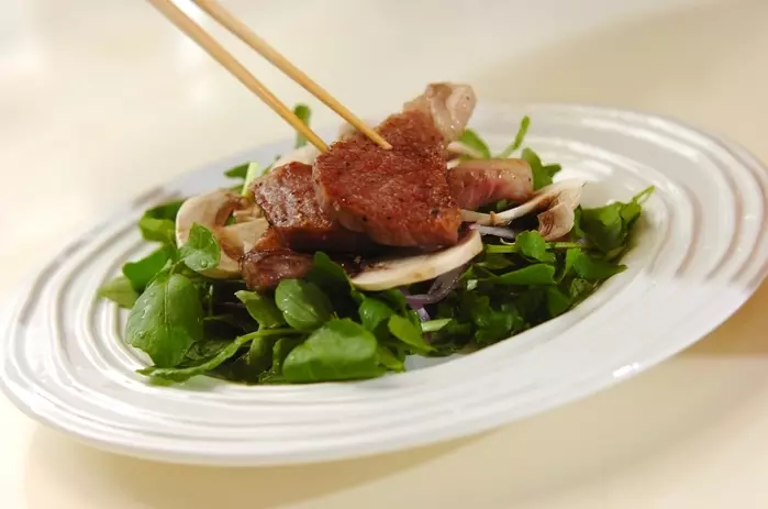 薄切りステーキのサラダ仕立ての作り方2