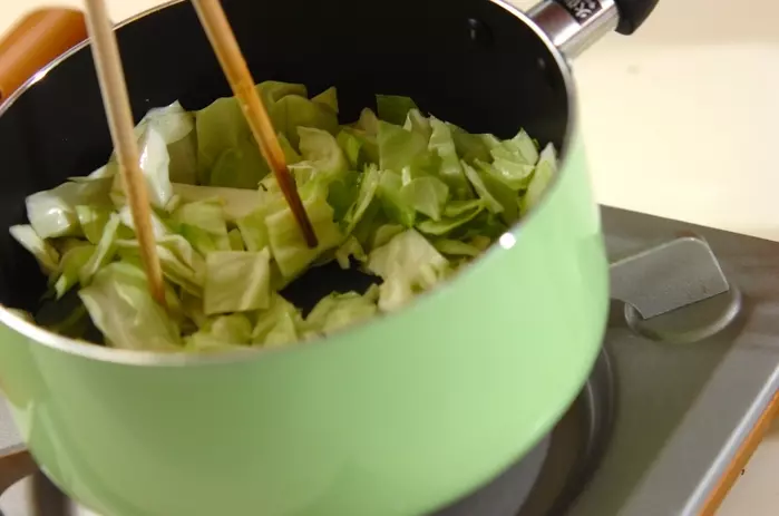 キャベツのニンニクスープの作り方1